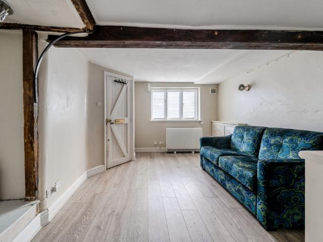 13c Petworth Road Haslemere, Haslemere 1 bedroomProperty for lettings Seymours