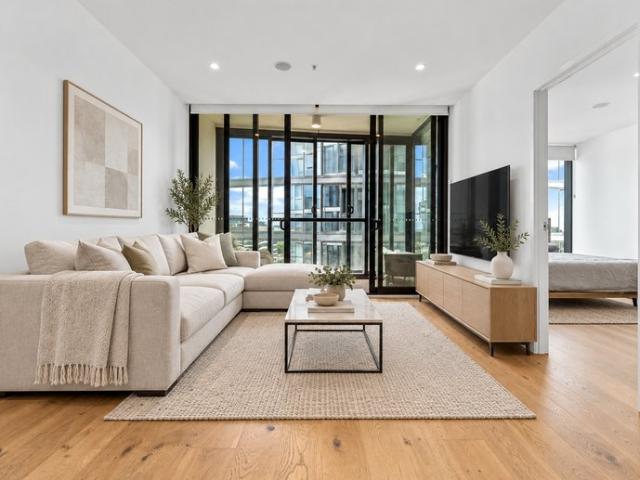 13th Floor Apartment with Secure Parking in the Heart of Fortitude Valley!