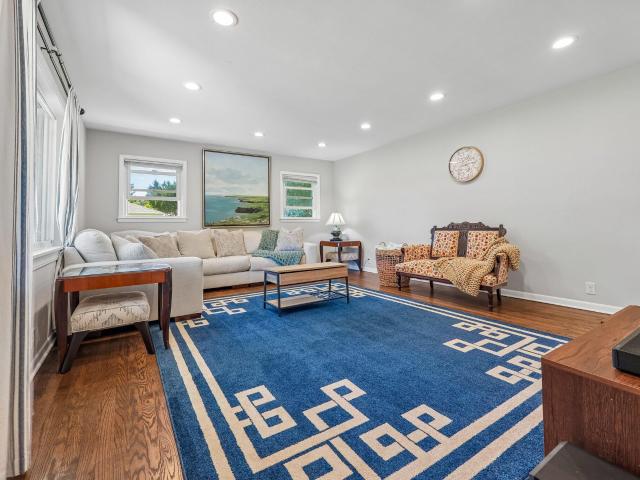 10043 N Greenview Dr