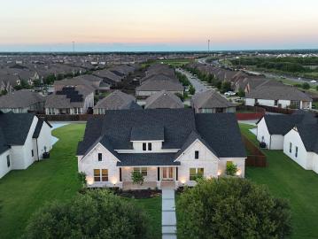 1004 Devonshire Drive N
