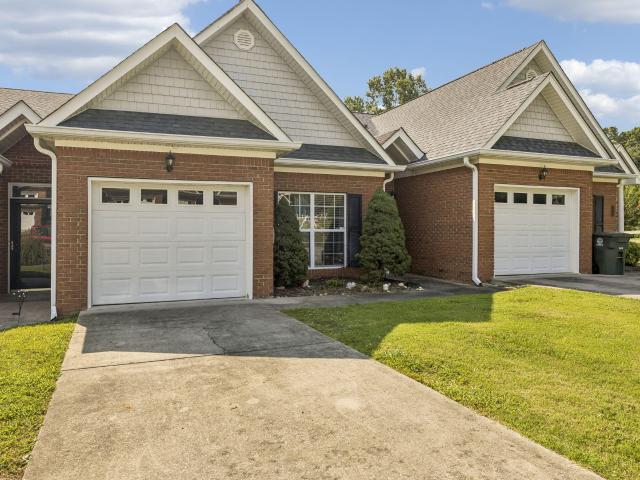 1004 Grey Oaks Lane