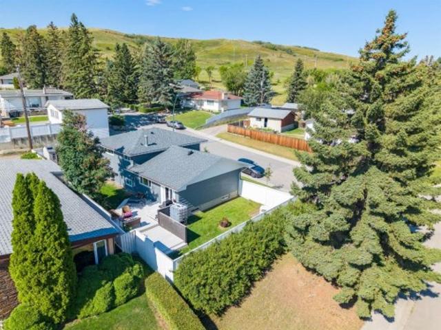 1004 Huntercove Place Nw, Calgary, AB, T2K 4S3 house for sale | Listing ID A2339 | Royal LePage
