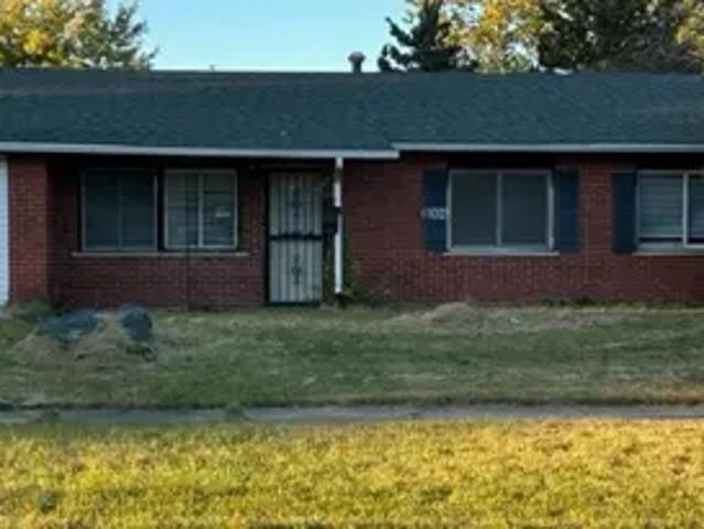 1004 Samson Ct, 3 beds, 2 full baths