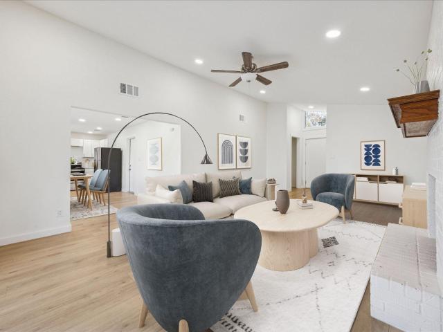 1005 Bowie St