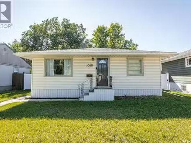 1005 Coteau Street W, Moose Jaw, SK, S6H 5G3 house for sale.