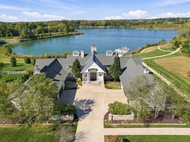 1005 S Division St, Mahomet, IL 61853