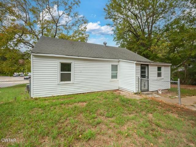 1005 S High St, Trenton, TN 38382