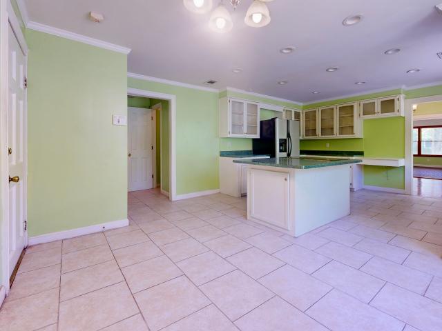 1005 Seminole Trail