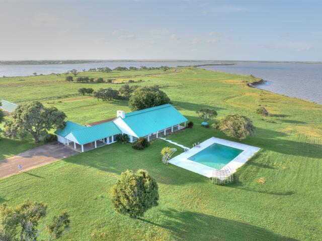 1005 Shoreline Lane