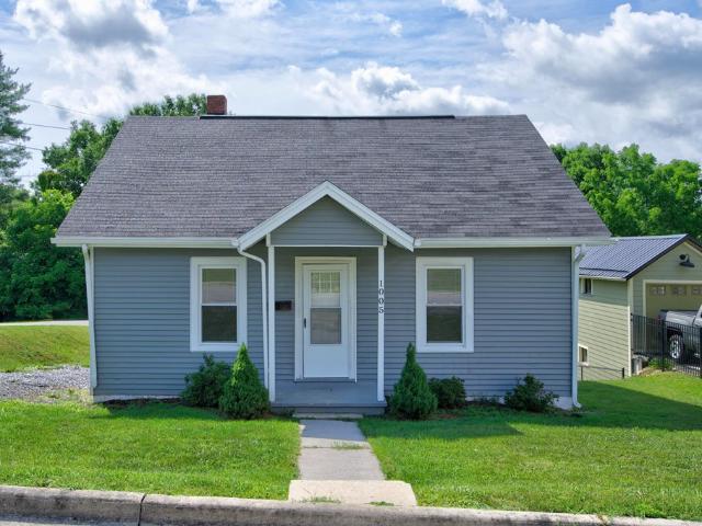 1005 W North St