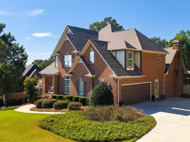 1005 Woodlands Cove