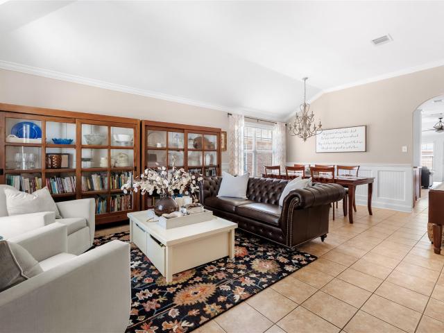 1005 Zeus Cir