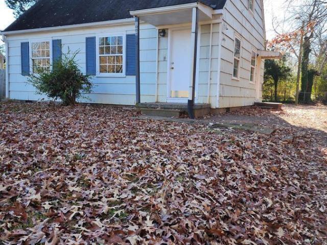 1006 Charles St, 4 beds, 1 full bath