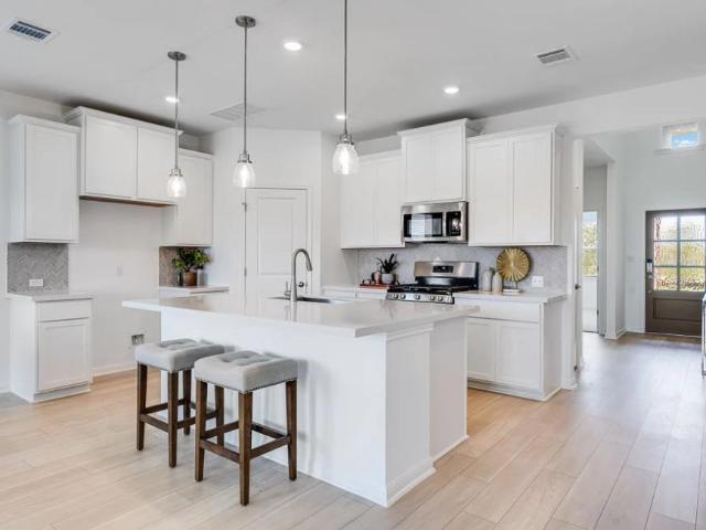 1006 Karly Cv