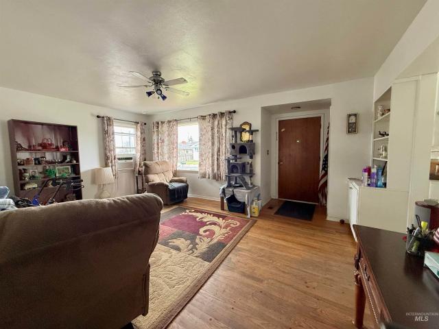 1006 Scott St