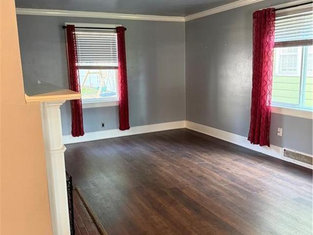 1006 W 7th Street