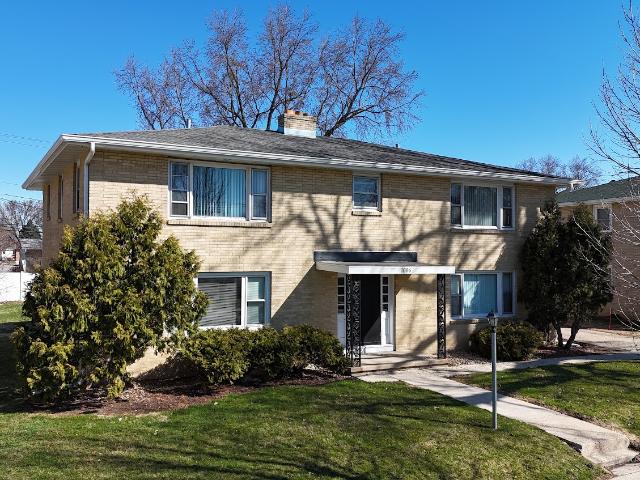 1006 W Badger Rd