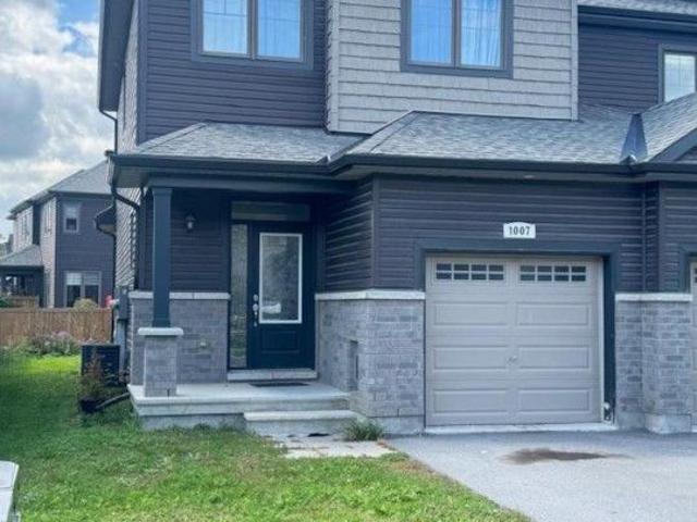 1007 Cedar Creek Drive Ottawa, ON K1X0G4