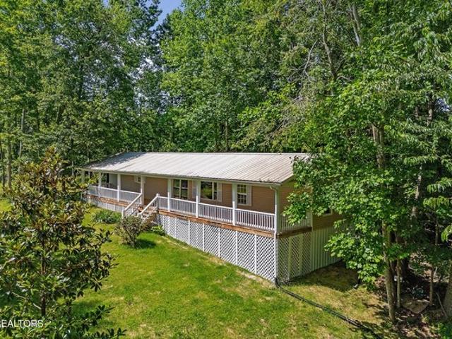 1007 Eastridge Dr, Byrdstown, TN 38549