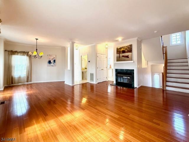 1007 Edgehill Ter