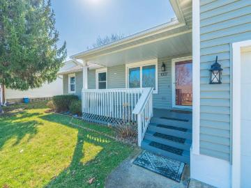 1007 W Countryside Lane