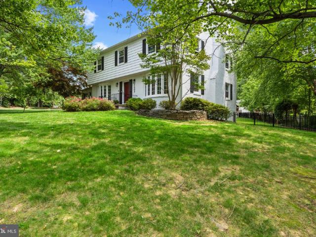 1007 Westbriar Drive NE