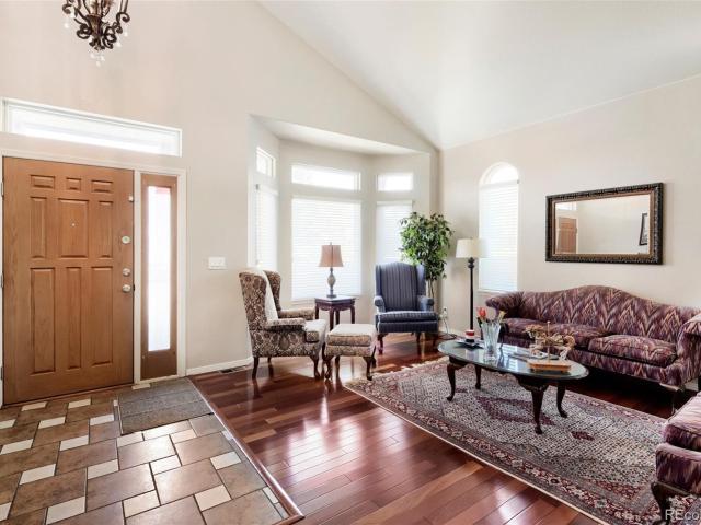10083 Oak Leaf Way