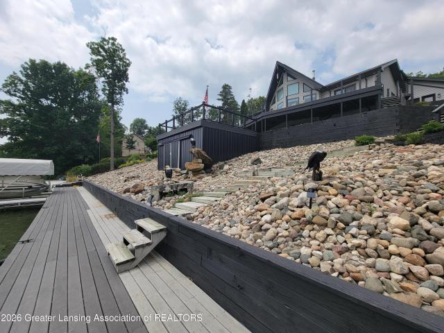 10087 Lakeside Drive