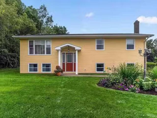1008 Country Club Boulevard, New Minas, NS, B4N 4W8 Luxury H.