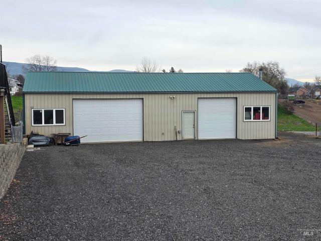 1008 Lambert Court