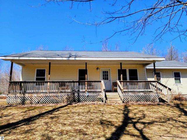 10097 Valleypark Dr, Mancelona, MI 49659