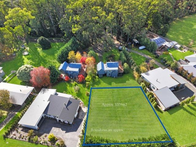 1009 m² Allotment Walk to Rail Trail, Recreation Reserve & Town
