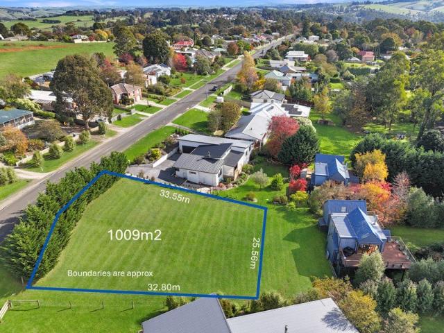 1009 m² Allotment Walk to Rail Trail, Recreation Reserve & Town