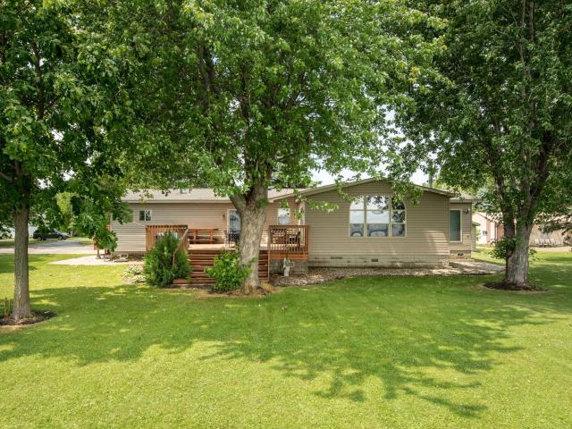 1009 County Road 10 NE