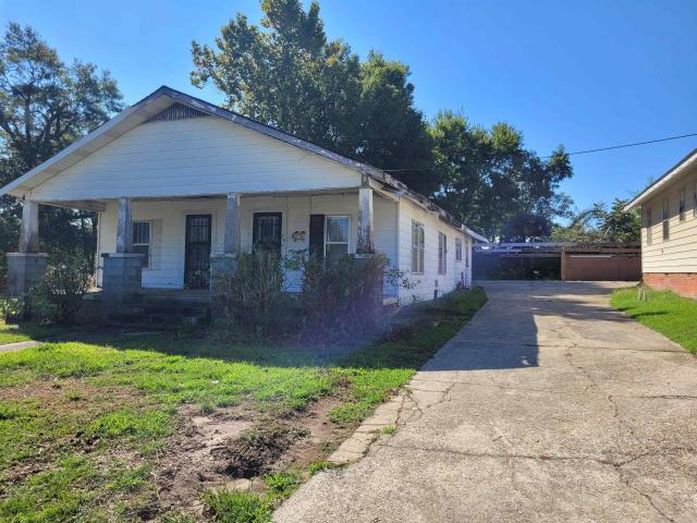 1009 E First Street