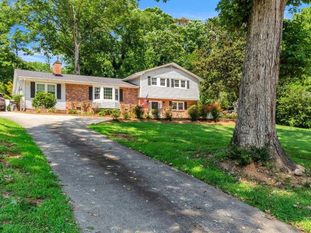 1009 Edwards Road