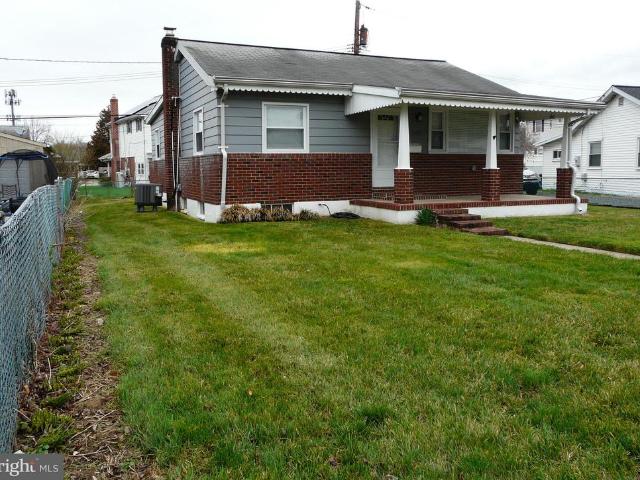 1009 Fuselage Avenue
