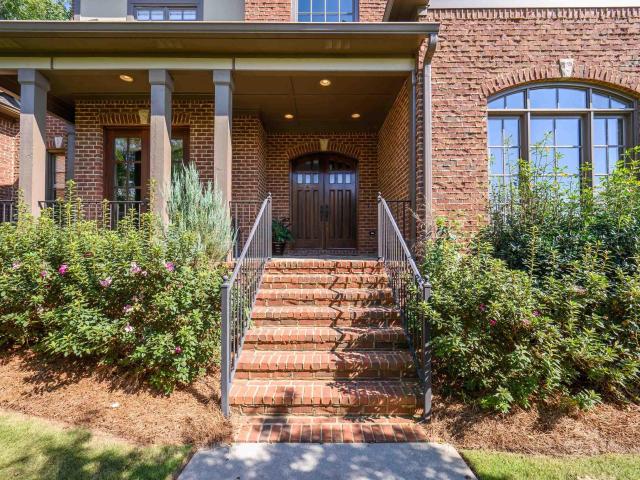 1009 Hillside Crescent