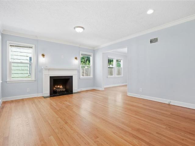 1009 W 77th Street