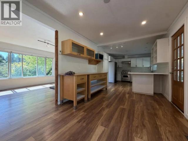 1009 WALALEE DRIVE