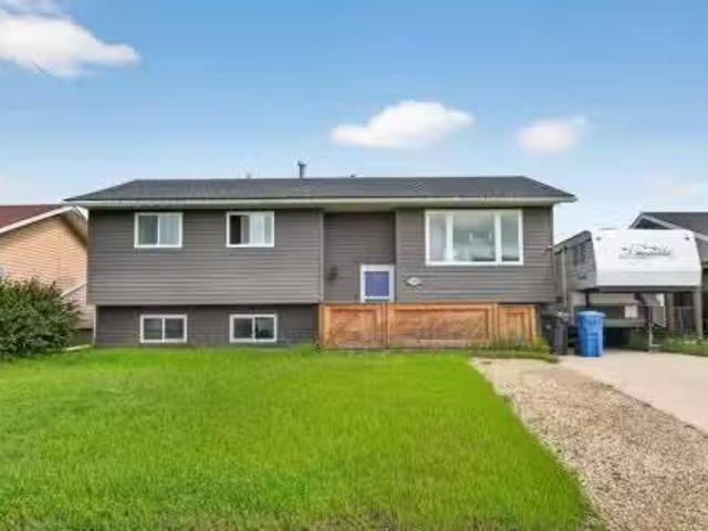 10004 93 Ave, Wembley, AB, T0H 3S0 house for sale Listing I.