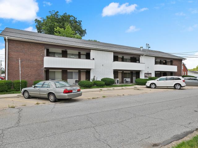 1000 Olive St, 2 beds, 1 full bath