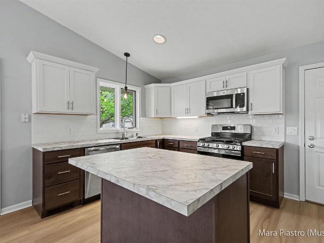 1000 Amber Ridge Drive