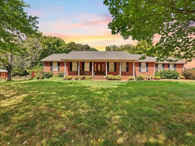1000 Charlie Read Rd, Chapmansboro, TN 37035