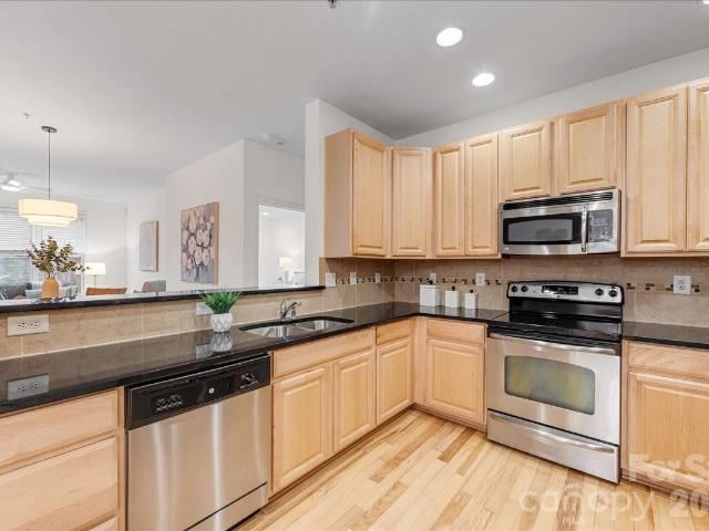 1000 E Woodlawn Road # 118