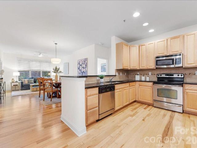 1000 E Woodlawn Rd, Unit 118, Charlotte, NC 28209 | MLS #4348
