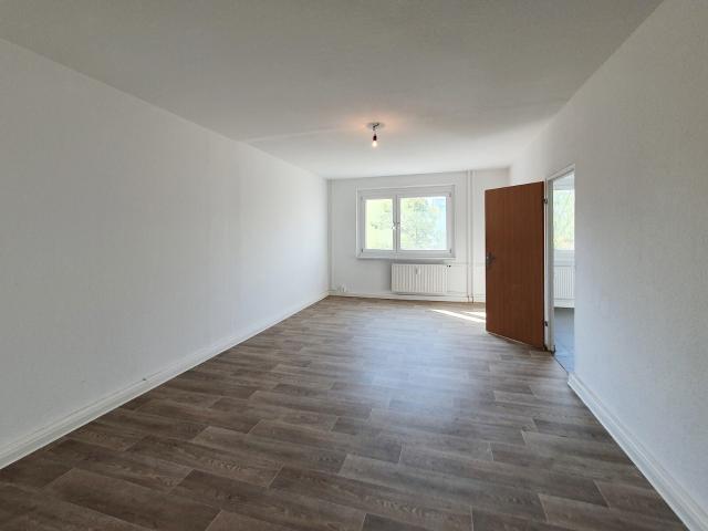 1000 € Gutschein sichern Frisch renovierte 4 Zimmer Wohnung mit Wannenbad !