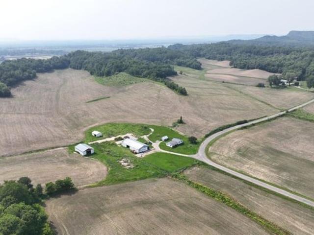 1000 Glomstad Rd, Holmen, WI 54636