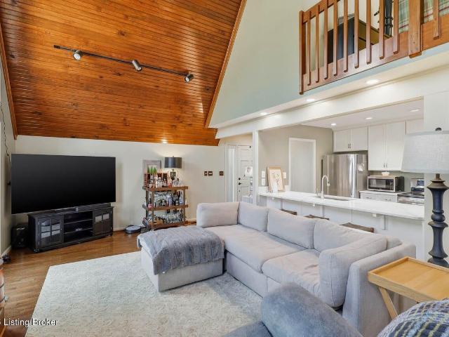 1000 Hobbs Ln, Fisherville, KY