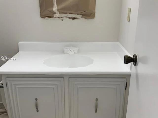 1000 Parkview Dr, 1 bed, 2 full baths